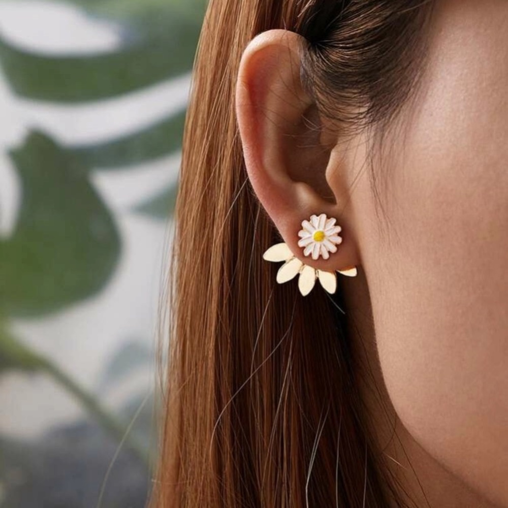 3/$35 LAST ONE! Daisy Fan Earrings
